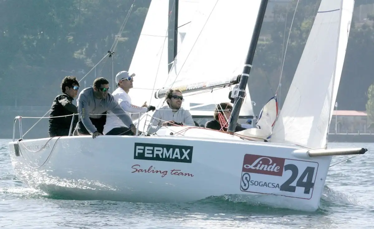 "Fermax" no pudo aguantar el liderato ante el "Noticia" (Foto Juan Caballero)