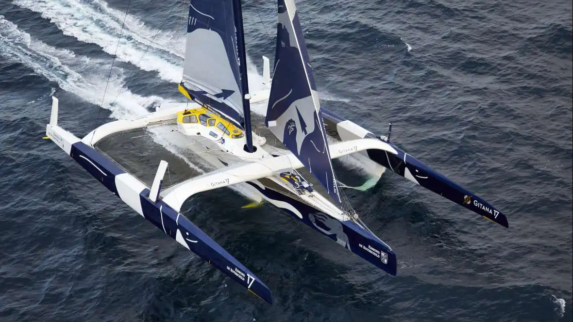 El gigantesco trimarán "Edmond de Rothschild" con los franceses Sebastien Josse y Thomas Rouxel, es el gran favorito de este Transat a cruzar en primer lugar la línea de llegada en Salvador de Bahía
