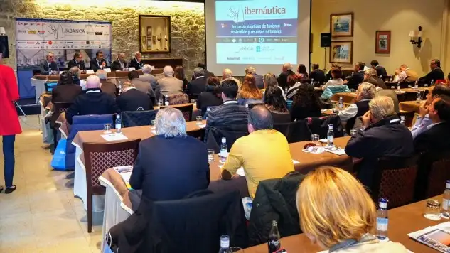 Un centenar de congresistas en Ibernáutica (Foto Pedro Seoane)