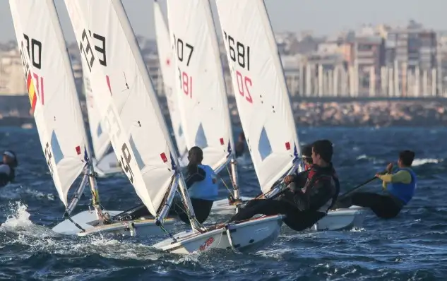 La cuarta edición de la regata de clases olímpicas, dentro del marco Circuito Olímpico Español de Vela (COEV), se celebrará entre los días 8 al 11 de febrero, con la novedad de la incorporación de la sede del RCN Valencia que se une a las del RCR de Alicante y RCN Torrevieja (Foto Pep Portas)