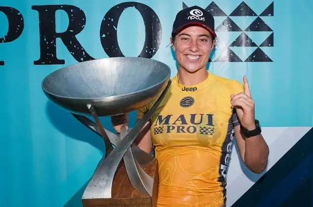La australiana se coronó matemáticamente campeona del mundo tras conseguir su avance a semifinales, después de las eliminaciones de sus más directas rivales, Sally Fitzgibbons (AUS) y Courtney Conlogue (USA)