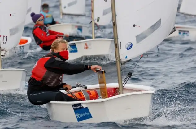Viento generoso y buen tiempo en la jornada inaugural de la regata decana de Baleares... todas las clases completaron tres pruebas... seis españoles en el top ten provisional (Foto Martínez Studio)