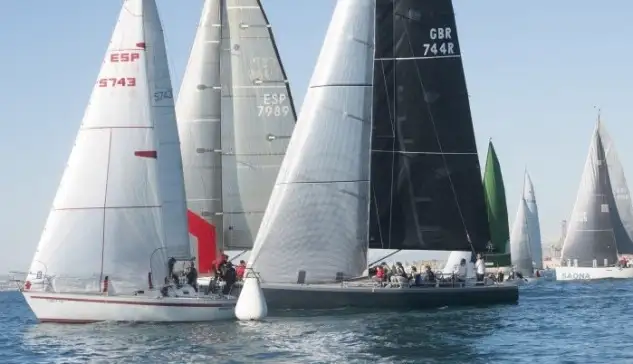 La regata ha finalizado hoy en el Real Club Náutico de Valencia con la última manga suspendida por falta de viento... ha sido la última prueba de clase crucero de 2017 en el club valenciano
