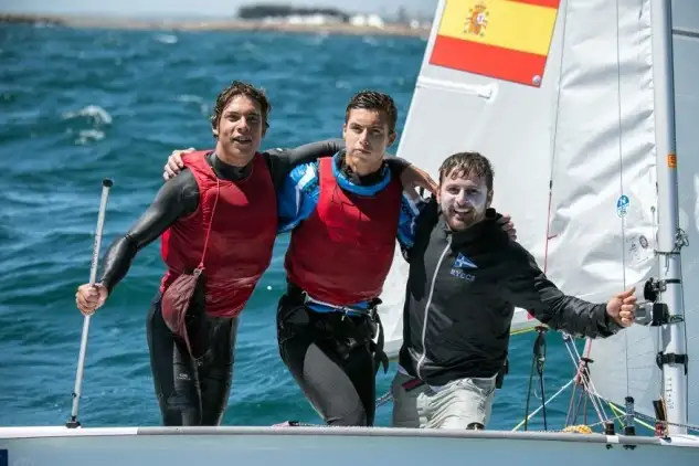 Dos oros, una plata y un bronce confirman a España como la mejor potencia del mundo en 420 con un podio 100% español en categoría Open con oro para los hermanos Luján y victoria en Sub 17 para Martín Wizner y Pedro Ameneiro (Foto Cristina Balcells)