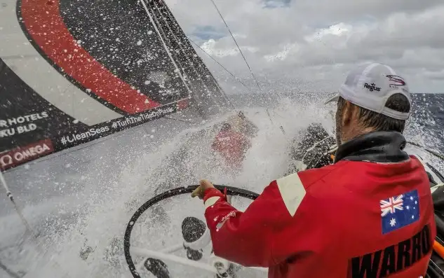 Después de un impecable rescate de Álex Gough, el Sun Hung Kai / Scallywag sigue liderando la flota hacia Hong Kong