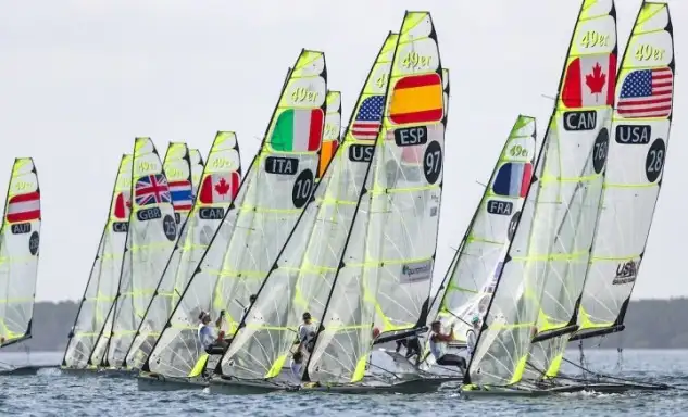 El dúo cántabro gallego de 49er, Notín-Marra, es segundo tras sumar dos cuartos en las mangas del día
