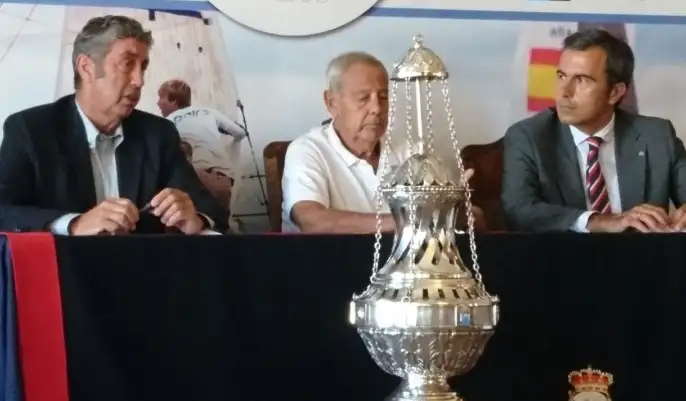 En el centro de la imagen Germán Suárez de Pumariega actual mandatario del Náutico