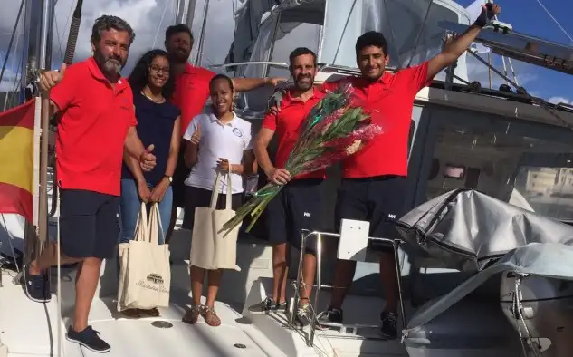 La tripulación del coruñés Antonio Butueira, formada por Juan Iago Vidal, Francisco Rodríguez, Jorge Jimenez y Juan Manuel Vidal cruzaban la línea de ellegada a las 07:50 hora local de Martinica, completado el recorrido en menos de 22 días