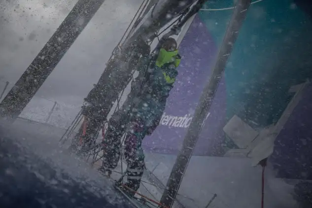 Una milla escasa separa a MAPFRE, Dongfeng y Brunel mientras AkzoNobel adelanta al Scallywag en el liderato de la Etapa 6