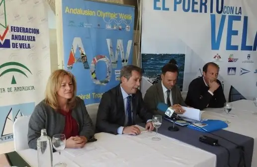 Paco Coro, presidente de la Andaluza, presidió el acto de puesta de largo de la Semana