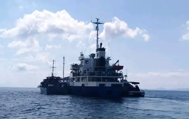 La tripulación del barco filipino MV Kudos fue atacada por una docena de piratas mientras navegaban cerca de la isla Sibago en la región de Basilan (Foto cortesía de Western Mindanao Command)