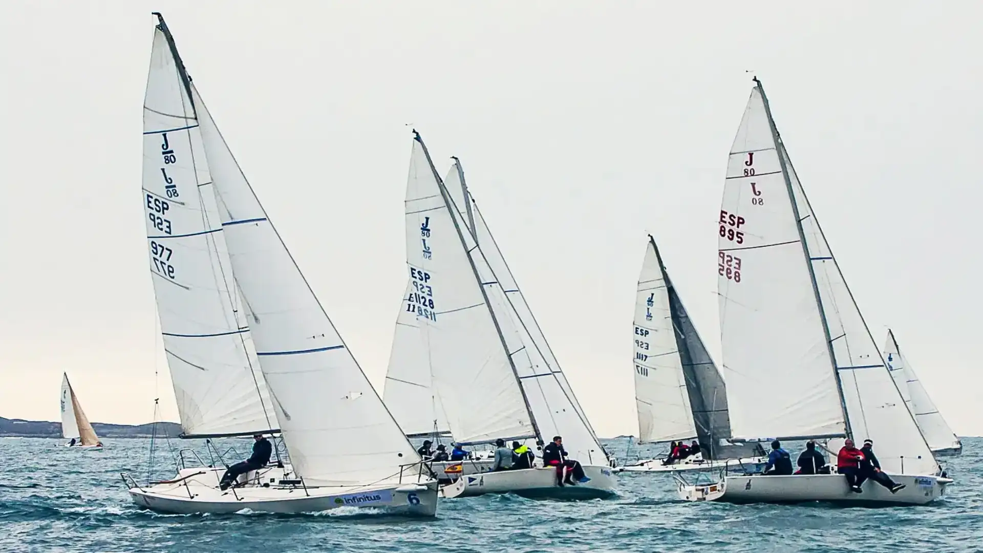 "Miudo" e "Okofen" sono inviati al J80 Infinitus Rent a Baiona