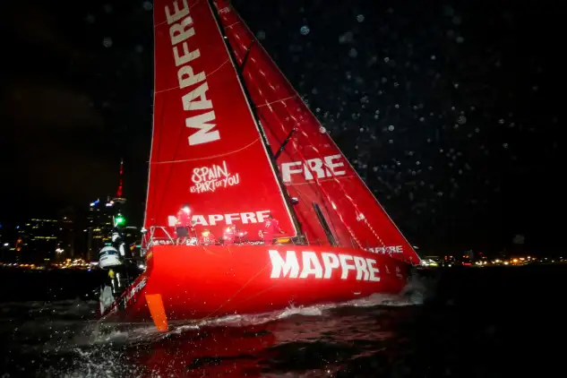 Las últimas millas han sido una auténtica demostración de fe del "Mapfre", ya que el equipo español ha completado una remontada espectacular tras superar al "Turn the Tide on Plastic" y lograr una excelente tercera plaza