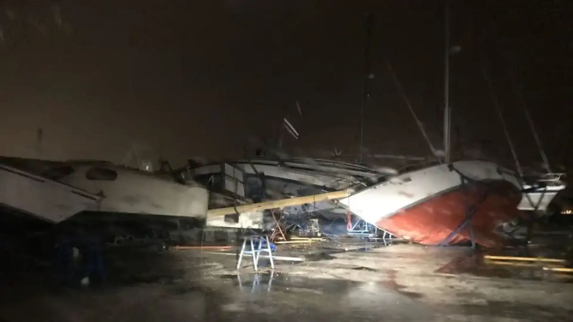 Un tornado provoca gravi danni a Puerto Sherry