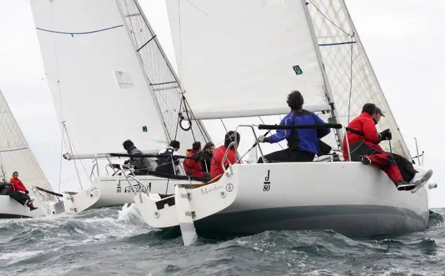 "Mandovi" manda en J80 en Getxo