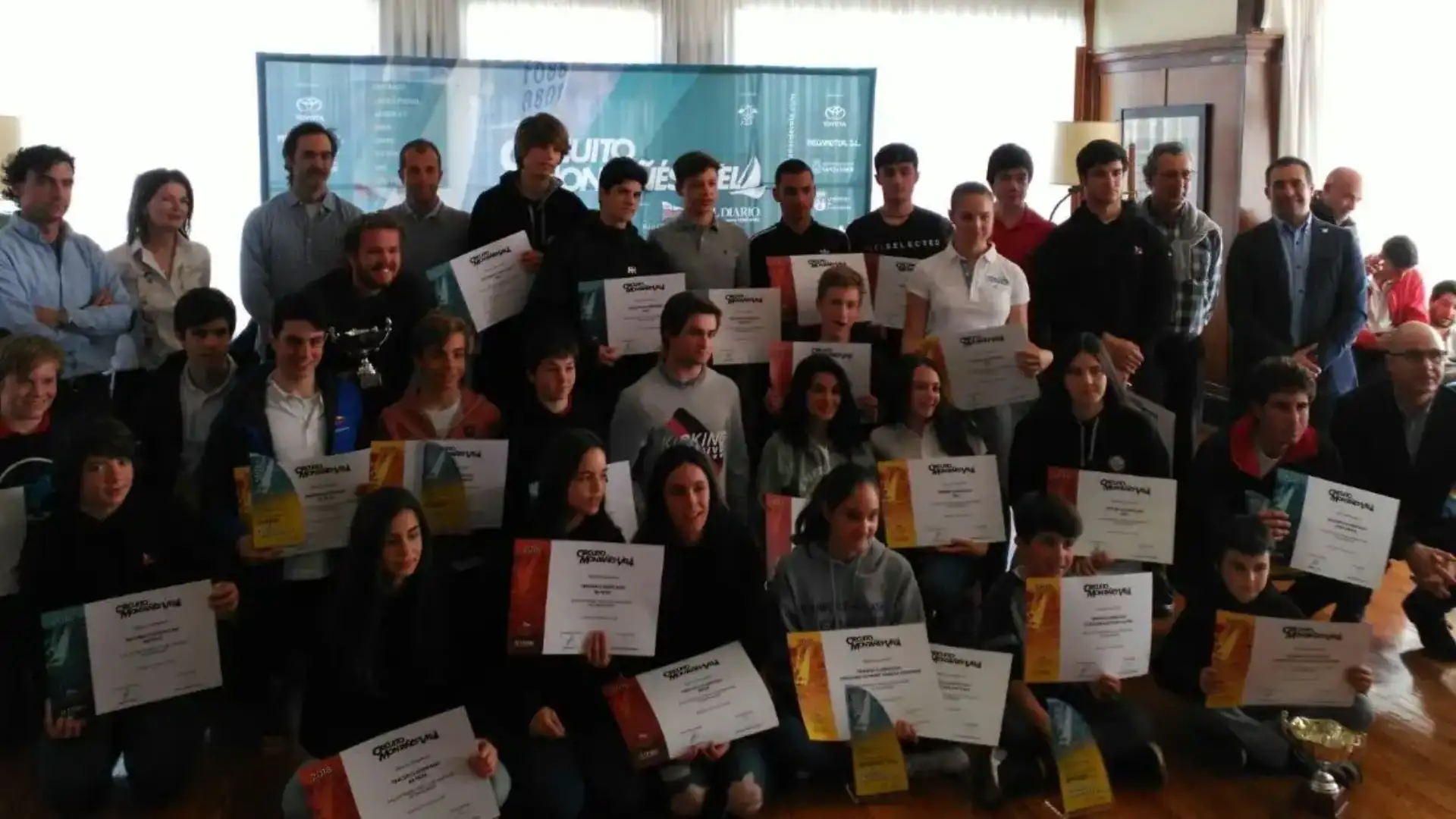 Esecuzione riuscita dei registi di vela dell'Abra Maritime nelle acque di Santanderin