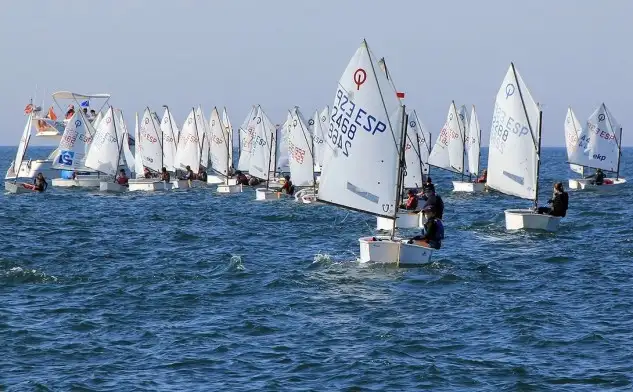 La vela ligera arranca su calendario en Vizcaya de la mano del Maríitmo