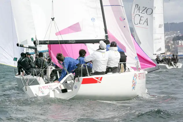 La tripulación del velero santanderino de Torcida y Cabiedes ratificó su excelente estado de forma (Foto Juan Caballero)