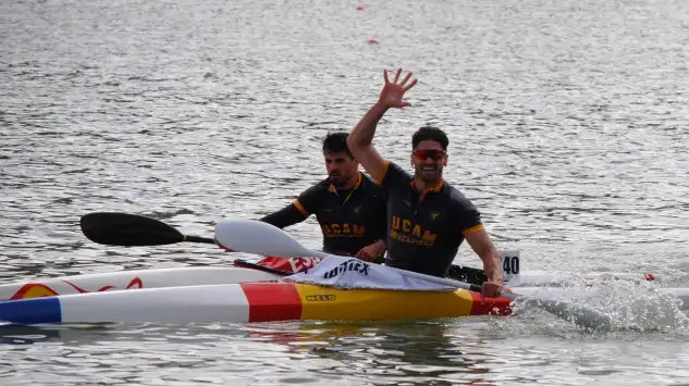 La competición celebrada en aguas del río Guadalquivir en Sevilla ha recuperado hoy la normalidad tras los cambios de programa obligados ayer por las inclemencias meteorológicas que marcaron el desarrollo de la contrarreloj sobre 2.000 metros, que era clasificatoria para las finales de hoy de 5.000 metros del Nacional que ha alcanzado récord de participación con 719 deportistas y 114 clubes