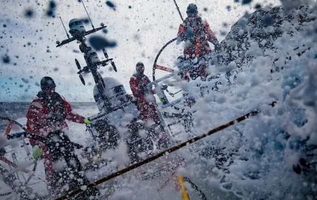 Un frente potentísimo espera a la flota de la Volvo Ocean Race mientras siguen ganando sur en busca del límite de hielos