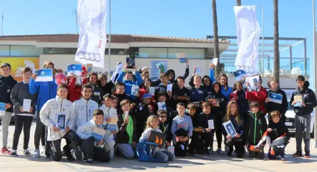 El Club Náutic de Cambrils ha ocupado la jornada con fiesta en tierra y sorteos de regalos