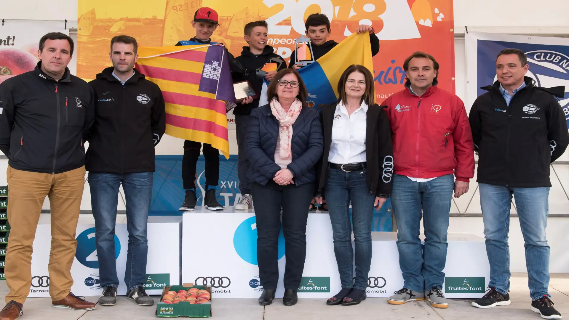 Il Canary Ojeda e i campioni Majorcan Perelló della Spagna di Optimist a Cambrils