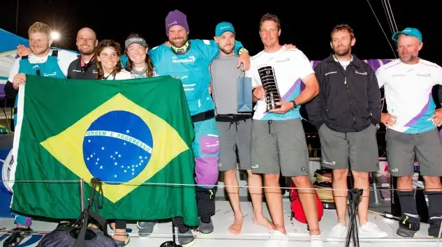 Es el tercer podio consecutivo para el equipo de Simeon Tienpont , que le sitúa en el cuarto lugar en la general, a solo tres puntos del Team Brunel