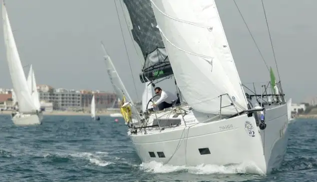 La configuración del barco juega también un papel fundamental en esta prueba, teniendo más posibilidades de hacerse con la victoria las embarcaciones que estén mejor adaptadas para un solo tripulante, y no necesariamente las más potentes