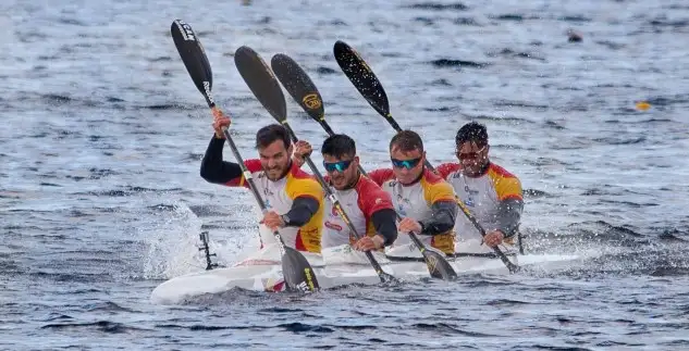 El K4 500 que representará a España en el Europeo y la I Copa del Mundo 2018 está tripulado por Craviotto (1i), Toro (2i), Cooper (3d) y Germade (1d) en la imagen en la prueba que han logrado la clasificación esta semana en el campo de regatas de Trasona (Asturias) al realizar el mejor tiempo de las cuatro combinaciones aspirantes