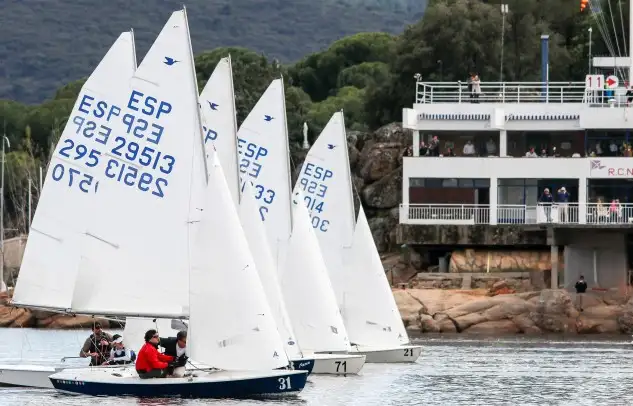 La primera jornada en San Juan ha estado marcada por el viento que ha permitido completar una sola prueba (Foto Pep Portas)