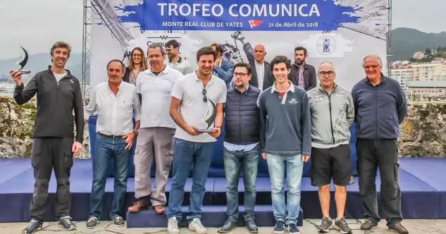 La tripulación del MBA Atlántico, los ganadores (Foto Carlos Rúa)