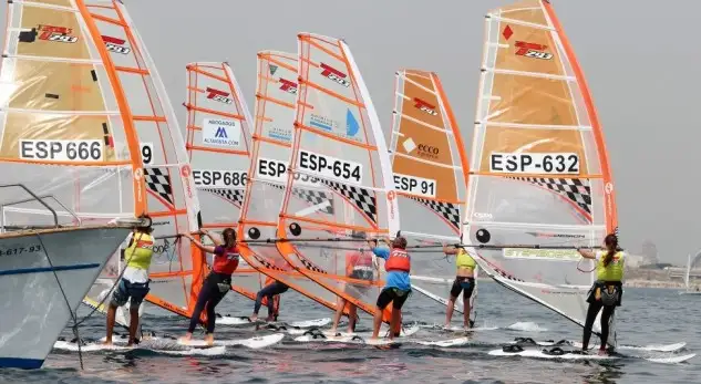 Los vencedores han sido Carla Ruiz en Láser 4.7, Ángela Andugar en Láser Radial, José Vicente Gutiérrez en Láser Estándar, el dúo Julia Miñana / Silvia Sebastiá en 420, Rafael Ros en Raceboard, José Luis Boronat en RS:X, Víctor Ruiz en Bic Techno Plus, Pol Sauer en Bic Techno sub-17 y Álex Ortega en Bic Techno sub-15 (Foto Pep Portas)