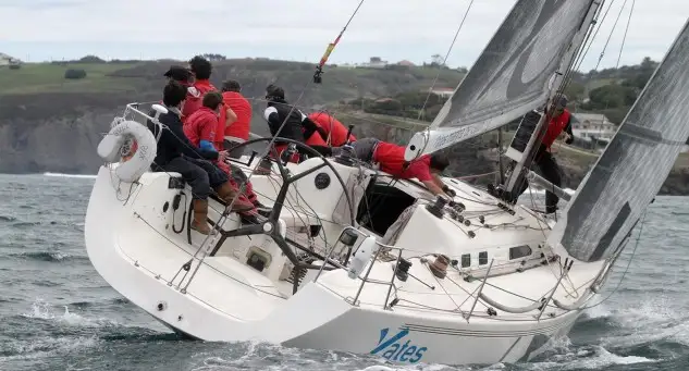 El Bullbox, de Luis Noguera en la clase Crucero I, fue el mejor en la tercera prueba del Trofeo de Primavera del Real Club Astur de Regatas (Foto Félix G.Muñiz)