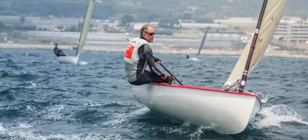 Una de las categorías con mayor interés será sin duda Grand Grand Másters, donde dos ex ganadores de la Finn Gold Cup participarán por primera vez... el canario Joaquín Blanco Roca ganó el Europeo y la Copa Mundial de Palamós en 1977 y firmó un cuarto lugar en los Juegos Olímpicos de Los Ángeles’84... a su vez, el también español José Luis Doreste ganó la Finn Gold Cup y el Europeo en 1987, además de la medalla de oro olímpica en Seúl 88... ambos volvieron al Finn el año pasado... también estarán en la lucha el ganador en 2012 y el finalista del año pasado Rob Coutts