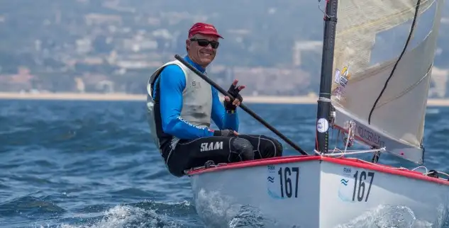 El campeón olímpico José Luis Doreste es flamante líder del Mundial de Finn Másters (Foto Laura Carrau)