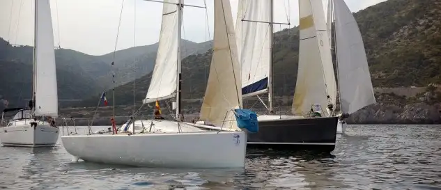 Ni el elevado nivel competitivo de la flota, ni la inagotable resistencia de los equipos les permitieron escapar de las implacables calmas que reinaron en el canal de Mallorca