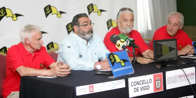 Se celebró la presentación oficial que contó con la asistencia del presidente de la Gallega de Vela, Manuel Villaverde; y directivos del Liceo Marítimo de Bouzas con su presidente José María Bosch al frente (Foto Juan Caballero)