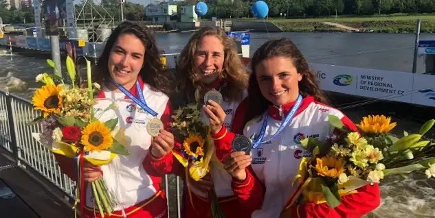El piragüismo español se cita de nuevo con el podio al lograr el equipo femenino de C1 la medalla de bronce en el Europeo de Eslalon 2018... Lazkano, Vilarrubia y Olazábal con sus medallas