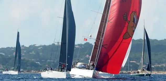La salida de la segunda prueba entre Formentera y Calpe se ha dado a las 10.00 horas con viento de 10 nudos de componente este