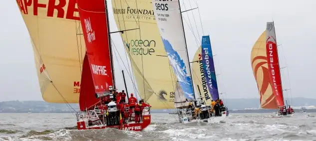 Las condiciones fueron buenas para el barlovento/sotavento, con vientos en torno a los 10 nudos y una gran numero de espectadores en multitud de barcos disfrutando de la regata desde el agua