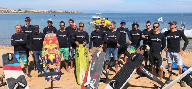 El campeonato de España de Formula Kite 2018 comenzó con cinco intensas pruebas para los regatistas, técnicos y organización