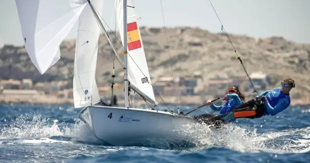 Siguen arriba las tripulaciones de 460 femenino (Foto Pedro Martínez)