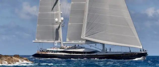 Es el evento de superyates más grande y antigua de Europa, en la que participan Clase J, antigüos barcos de la Copa América