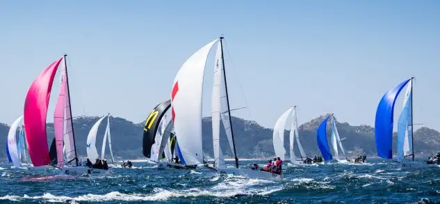Mañana sábado se celebrarán las dos últimas regatas del Campeonato de Europa, que tiene como escenario de excepción la ría de Vigo, con inicio a las 12.00 (Foto María Muíña)