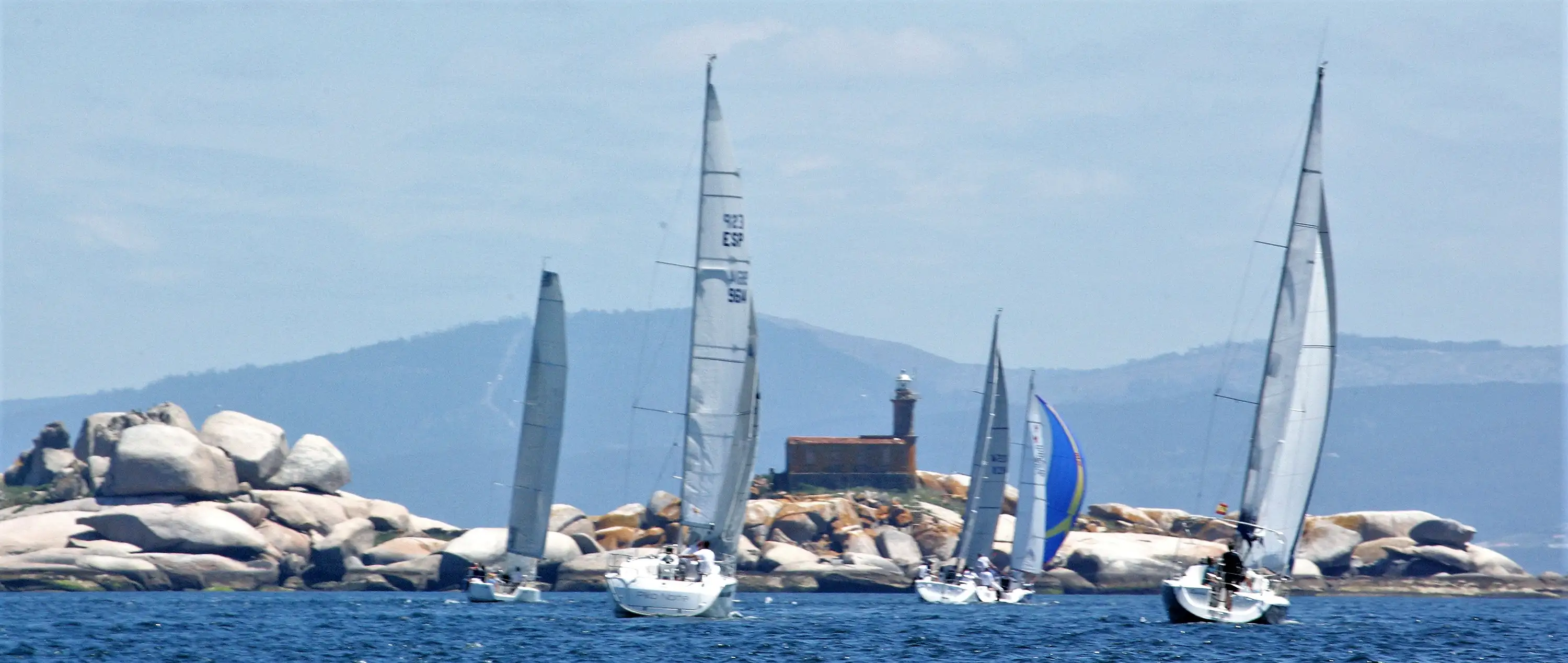 Preciosa la jornada en la ría de Arousa, de la Regata Frinsa (Foto Juan Caballero)