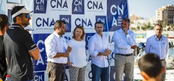 La presentación que ha contado con la asistencia de Óscar Estellers, presidente del Club Nàutic S