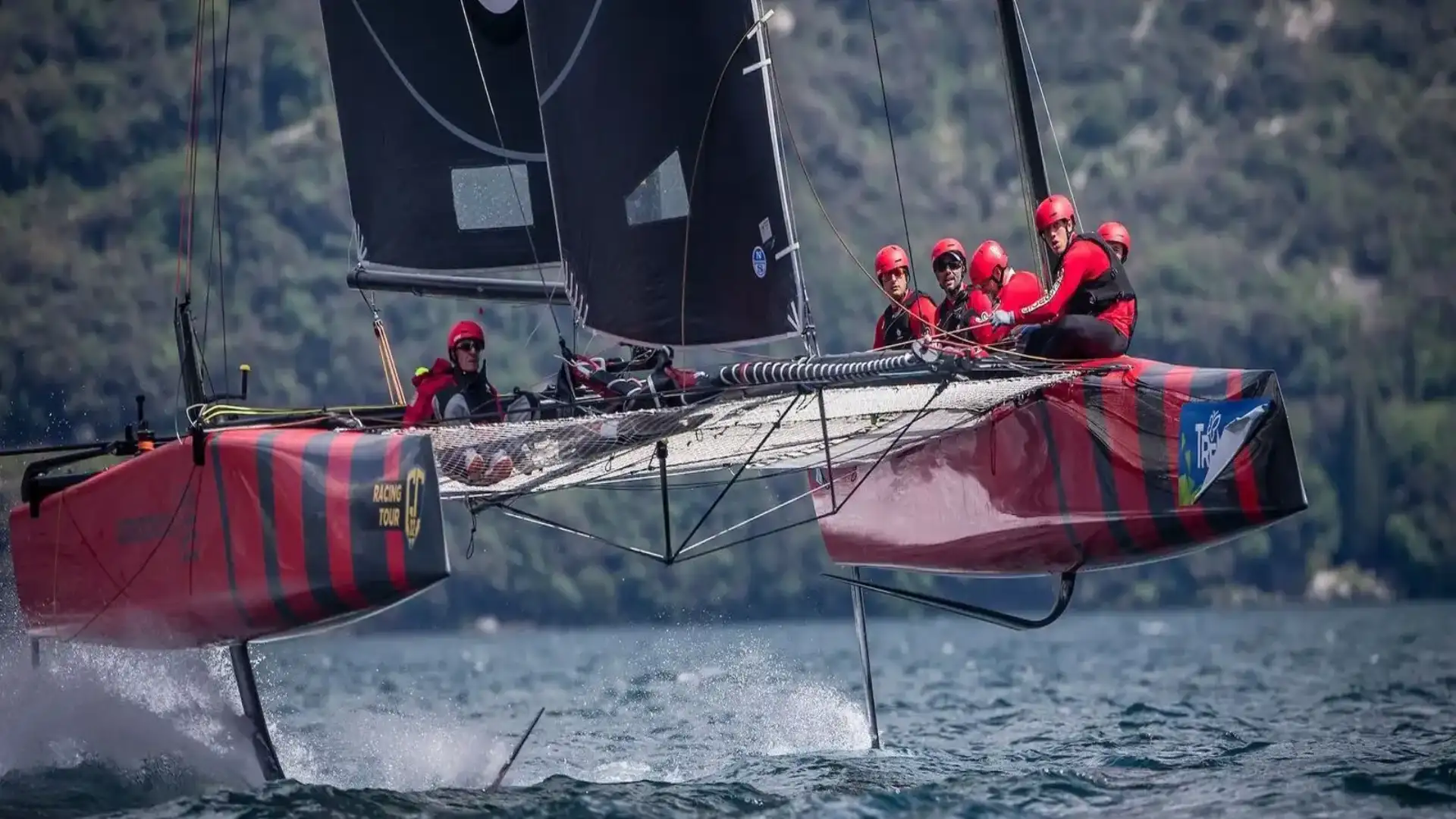 Otto squadre provenienti da otto paesi gareggeranno per la GC32 Lagos Cup nelle acque portoghesi