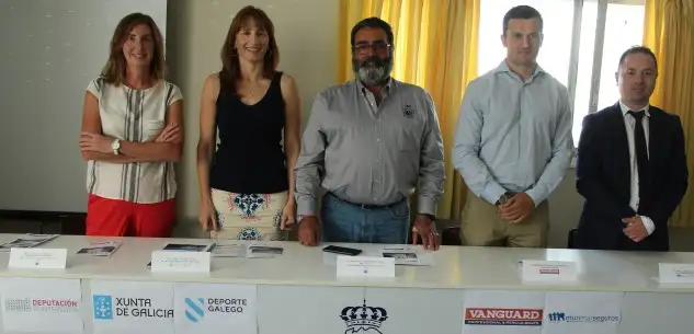 Villaverde y Míguez estuvieron acompañados en la presentación por la vicepresidenta federativa, Viviana García, y por los dos patrocinadores privados, Vanguard Marine, representado por Brandán Fernández, y Murimar Seguros (Daniel Suárez)