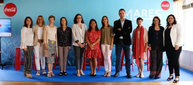 La presentación del proyecto se ha celebrado esta mañana en el Hotel NH Collection Coruña Finisterre y ha contado con la participación de la Conselleira de Medio Ambiente y Ordenación del Territorio, Beatriz Mato Otero, Ana Callol, Directora Corporativa de Relaciones Institucionales y Comunicación de Coca-Cola European Partners Iberia y Ana Gascón, Directora de Responsabilidad Corporativa de Coca-Cola Iberia