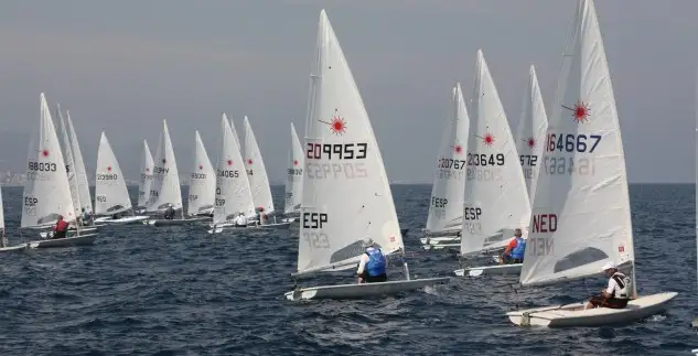El poco viento deslució la primera jornada en Barcelona